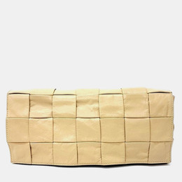 Bottega Veneta: Бежевая поясная сумка  Cassette