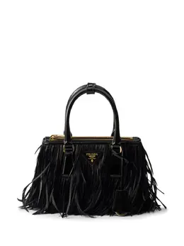 Prada: Чёрная сумка 