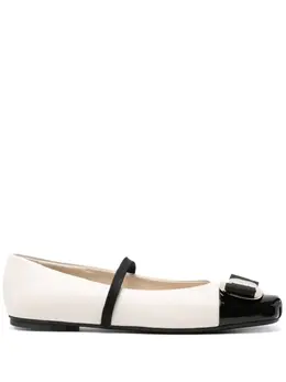 Ferragamo: Белые балетки  Vara