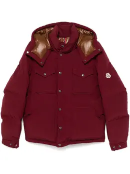 Moncler: Красная куртка 