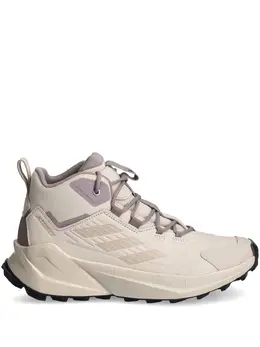 adidas: Светлые кроссовки  Terrex