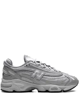 New Balance: Серебристые кроссовки 