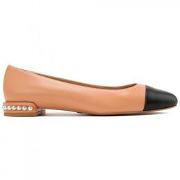 Stuart Weitzman: Тёмные туфли 
