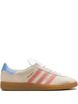 adidas: Розовые кроссовки  München
