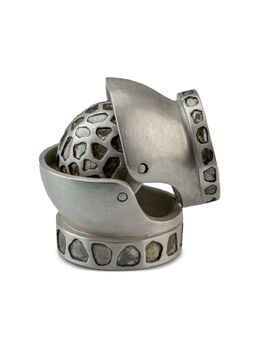 Parts of Four: Кольцо 