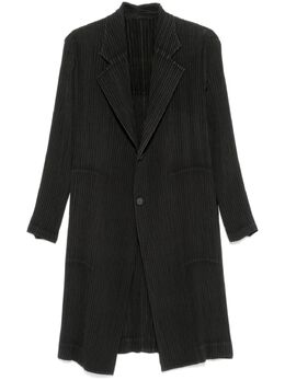 Issey Miyake: Чёрное пальто 