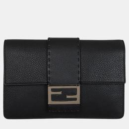 Fendi: Чёрный клатч  Selleria