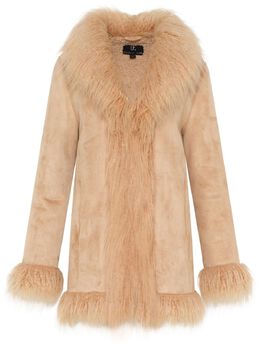 Unreal Fur: Пальто из искусственного меха 