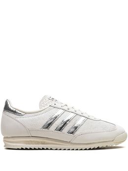adidas: Серебристые кроссовки  SL-72