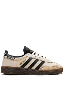 adidas: Белые кроссовки  Handball Spezial