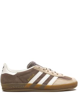 adidas: Белые кроссовки  Gazelle Indoor