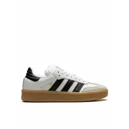 adidas: Серебристые кроссовки  Samba