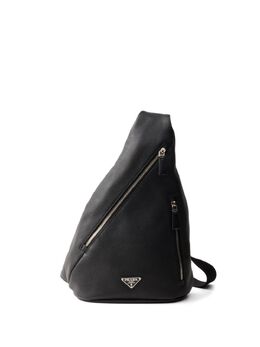 Prada: Чёрная сумка 
