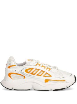 adidas: Белые кроссовки 