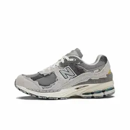 New Balance: Серые кроссовки 