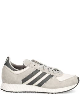 adidas: Светлые кроссовки 
