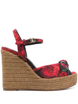 Dolce & Gabbana: Красные сандалии 