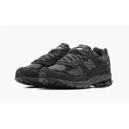 New Balance: Чёрные кроссовки  2002R