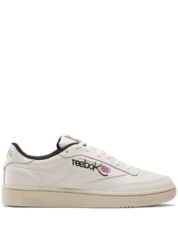 Reebok: Белые кроссовки  Club C 85