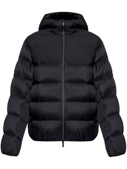 Moncler: Чёрная куртка 