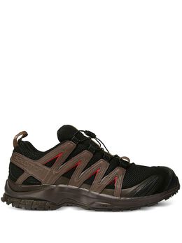 Salomon: Чёрные кроссовки 