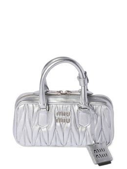 Miu Miu: Серебристая сумка 