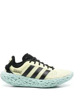 adidas: Светлые кроссовки 