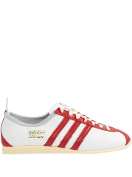 adidas: Белые кроссовки 