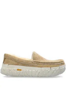 UGG: Бежевые туфли  Ascot
