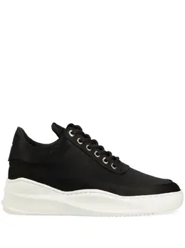 Filling Pieces: Чёрные кроссовки 