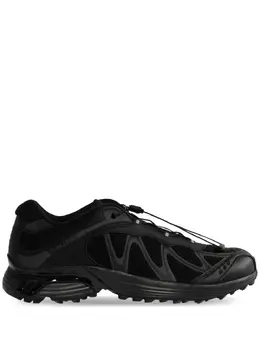 Salomon: Чёрные кроссовки 