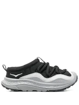 HOKA: Чёрные кроссовки 