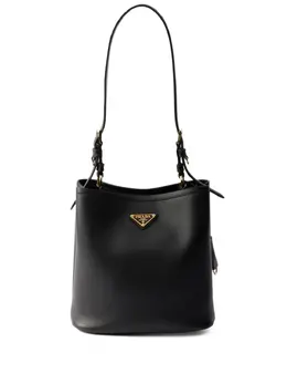 Prada: Чёрная сумка 