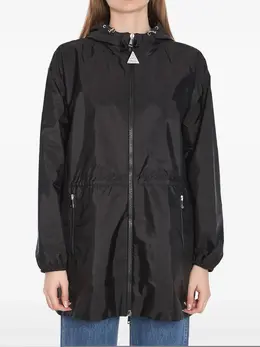 Moncler: Чёрная куртка 