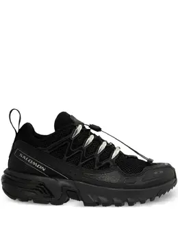 Salomon: Чёрные кроссовки 