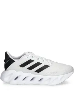 adidas: Белые кроссовки 