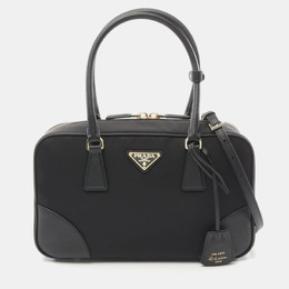 Prada: Чёрная сумка 