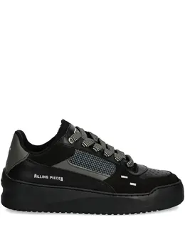 Filling Pieces: Чёрные кроссовки 