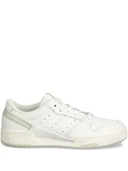 adidas: Белые кроссовки 