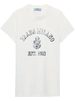 Prada: Белая футболка 