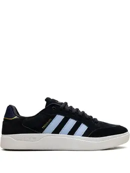 adidas: Чёрные кроссовки  Tyshawn