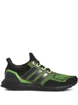 adidas: Чёрные кроссовки  UltraBoost