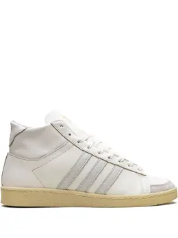adidas: Белые кроссовки 