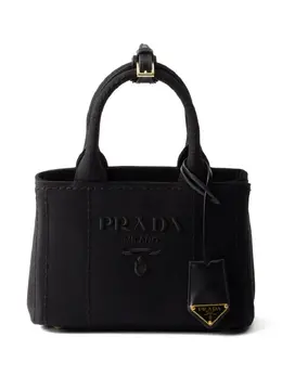 Prada: Чёрная сумка 