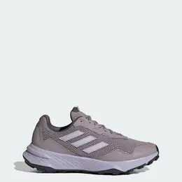 adidas: Серебристые кроссовки 