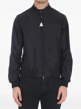 Moncler: Чёрная куртка 