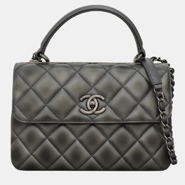 Chanel: Серебристая сумка 