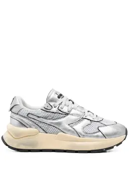 Diadora: Серебристые кроссовки 
