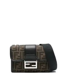 FENDI: Коричневая сумка через плечо  Baguette