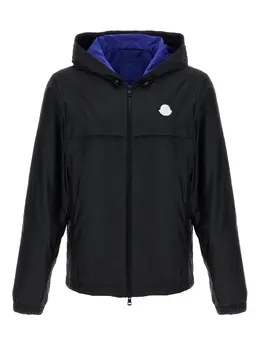 Moncler: Чёрная куртка 